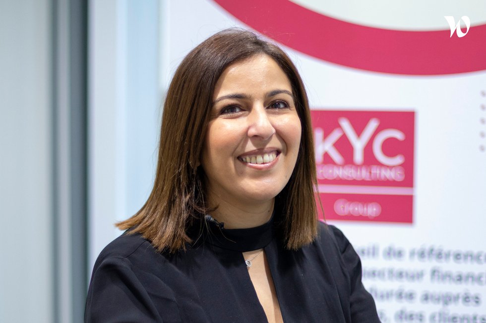 Rencontrez Nourhane, Manager - KYC Consulting