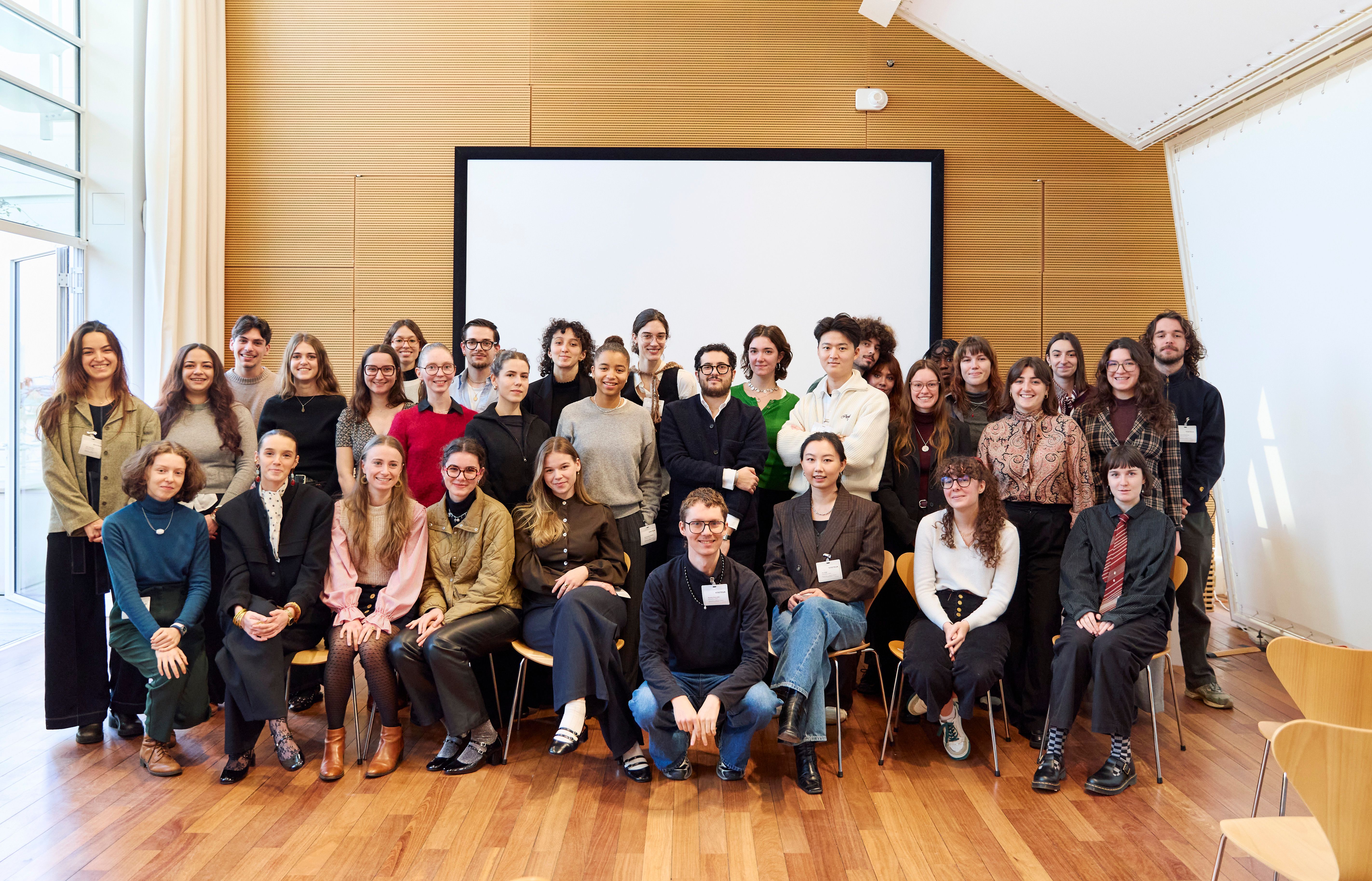 Nous avons rencontré les étudiants de l’ensaama Olivier de Serres pour partager nos pratiques et transmettre ce qui fonde notre rapport au récit, au dessin et au savoir-faire.