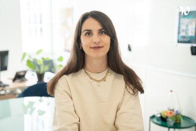 Découvrez Alix, Cheffe du pôle production des contenus 