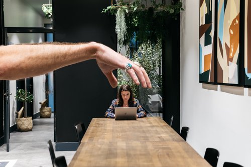 Comment travailler avec un collègue qui a une personnalité dominante ?