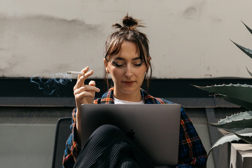 Visio écourtée, messages déplacés… Le télétravail nous a-t-il rendu impoli ?