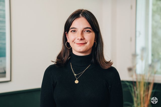 Meet Julie, Analyst - Clipperton