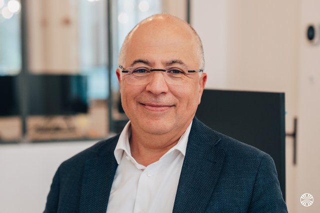 Rencontrez Charles, Fondateur et directeur général - Adaptel