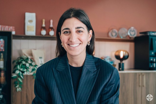 Rencontrez Hannah, Codirectrice générale et Directrice commerciale - Juste à temps