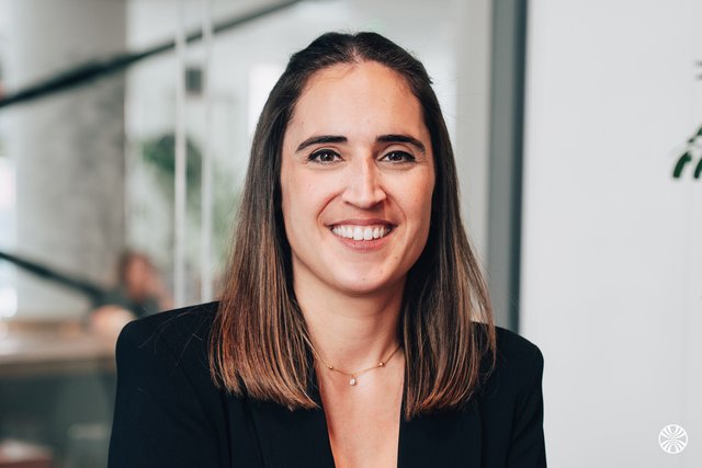Rencontrez Sandrine, Directrice de Clientèle - Hopscotch Groupe