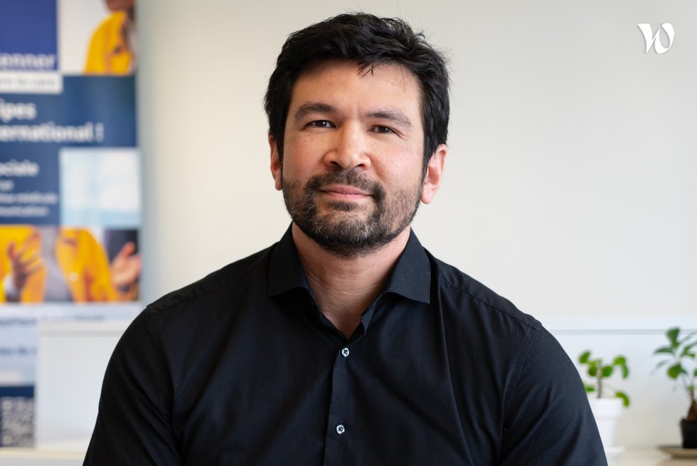 Rencontrez Léonard, Responsable Pôle Médical - Groupe Henner