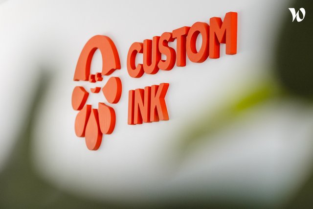 Custom ink outlet