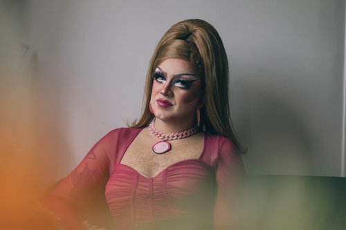 Minima Gesté, la drag queen engagée qui brille en entreprise