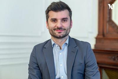 Rencontrez Stanislas, Director