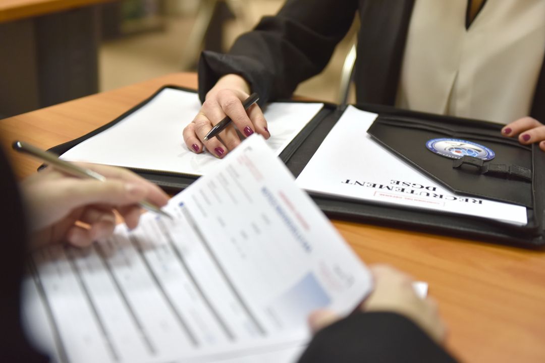 
Devenez adjoint administratif de la DGSE .
