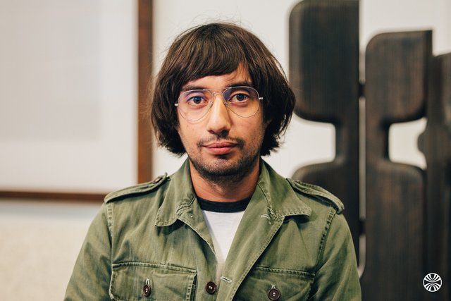 Rencontrez Loïc, office manager - Objets Mobilier