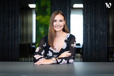 Klára, výkonná asistentka ředitele