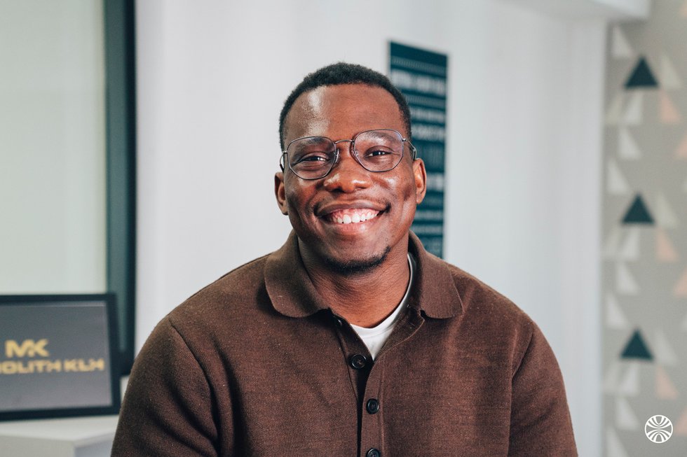 Rencontrez Gilvert Jean-Louis, Consultant SEA & SMA - Monolith KLH