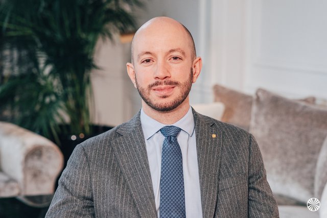 Rencontrez Julien BOUILLAUD, Adjoint Responsable des Services d'Accueil - Shangri-La Paris