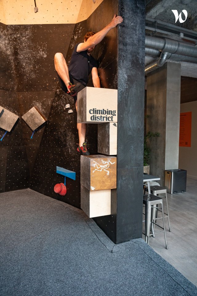 Climbing District