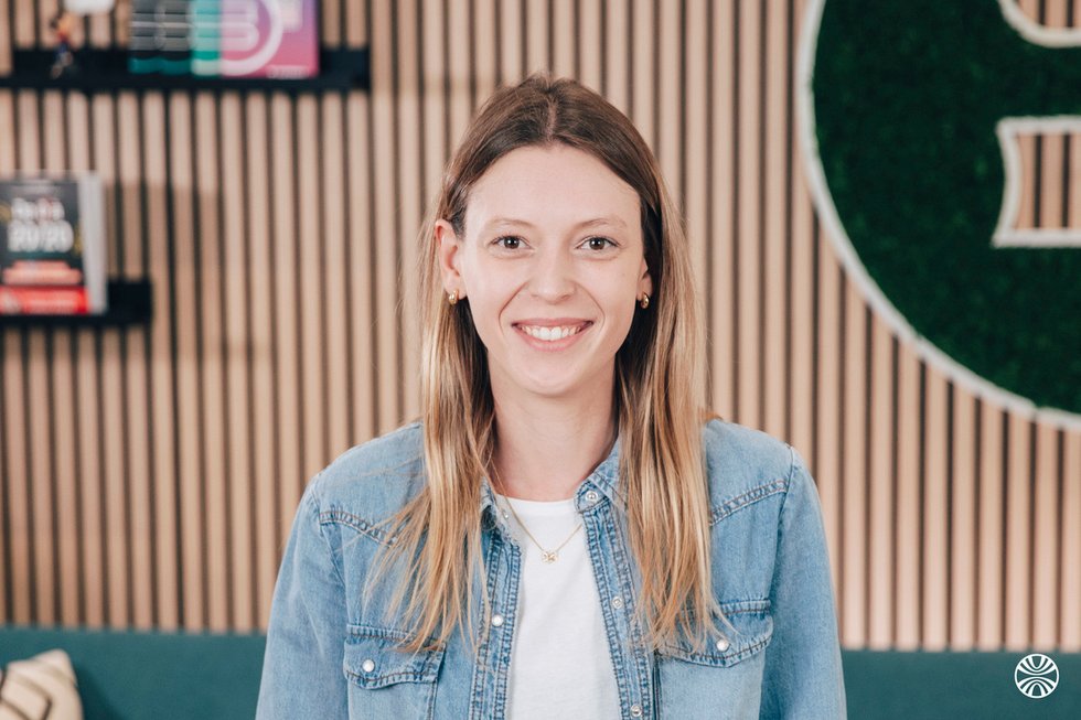 Rencontrez Elisa, Responsable de l'Equipe Vidéo - Les Sherpas