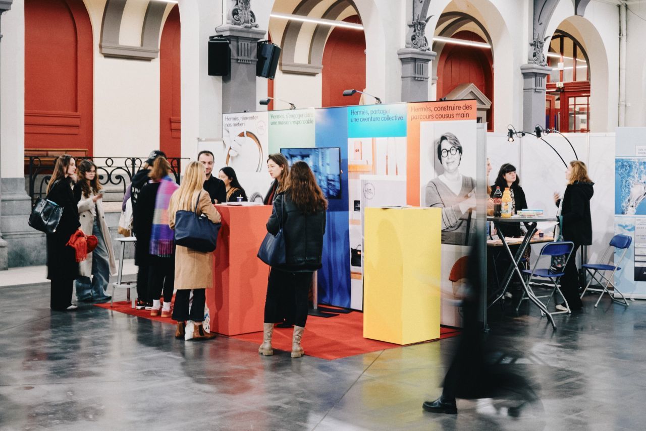 Plusieurs recruteurs d’Hermès se sont rendus au forum de l’emploi organisé par l’ENSAIT - Ecole Nationale Supérieure des Arts et Industries Textiles, située au cœur de Roubaix, ville historique des savoir-faire textiles. 